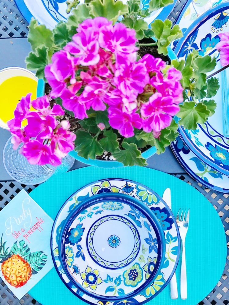 How Colourful Tableware Can Change Your Outdoor Dining Experience