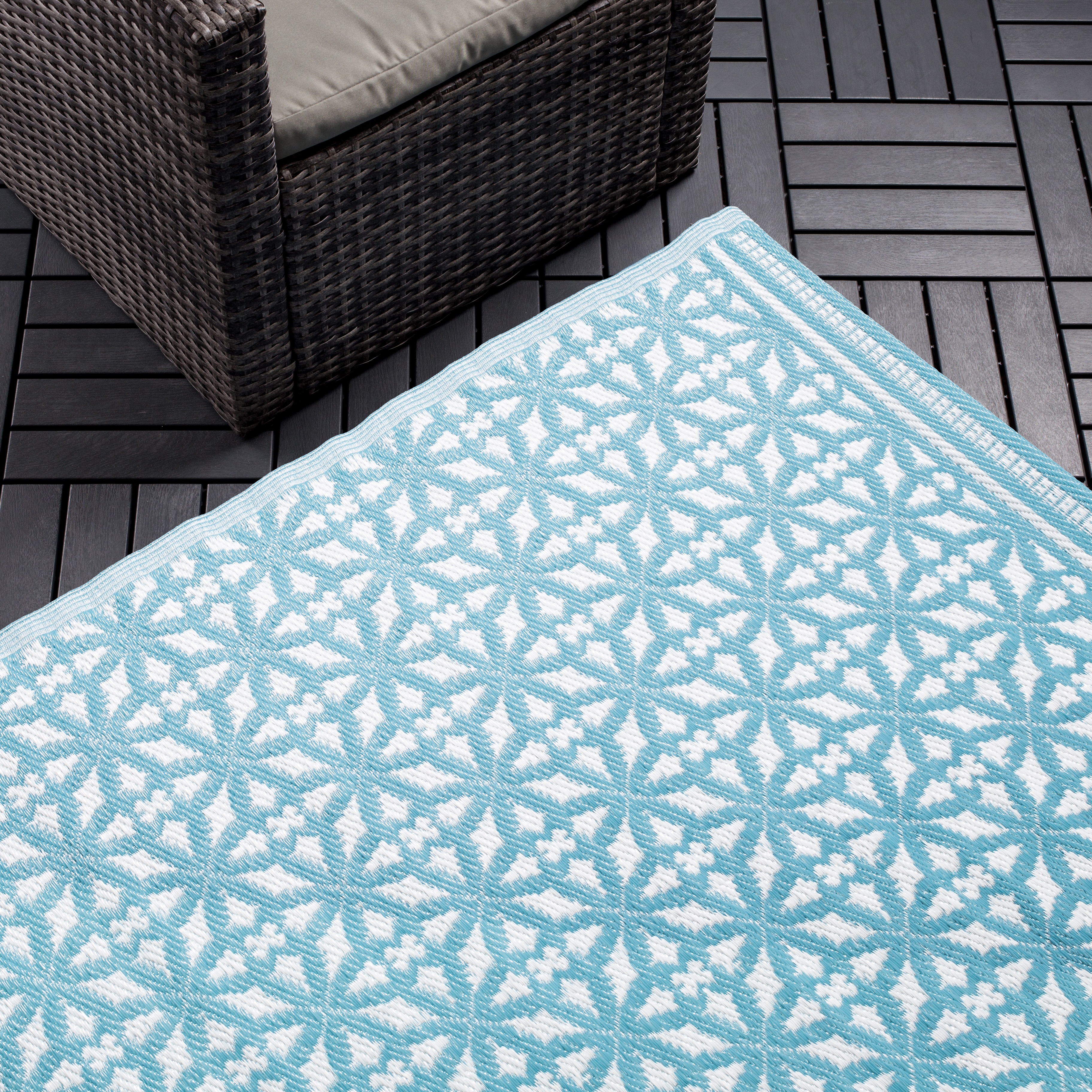 white and aqua lace patterned rug