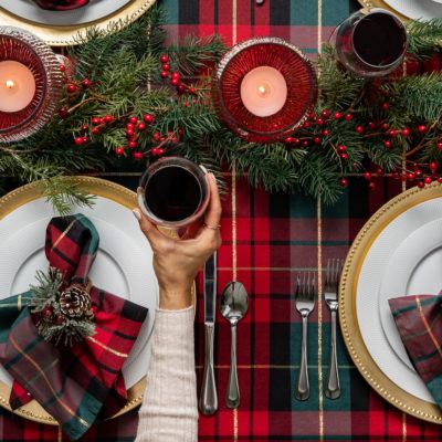 feature-tabletop-merry-christmas-tablescape